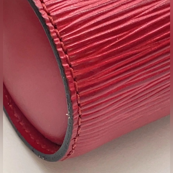 Authentic Louis Vuitton Epi Red Soufflo Pouch W/Bag - Picture 8 of 16